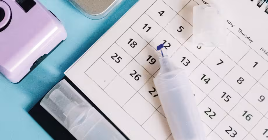 a calendar page of January showing all its days with 2 highlighters placed atop it